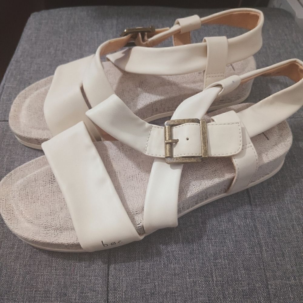 B.O.C Comfort Strappy Cream Sandals. SZ 8M - Picture 3 of 9